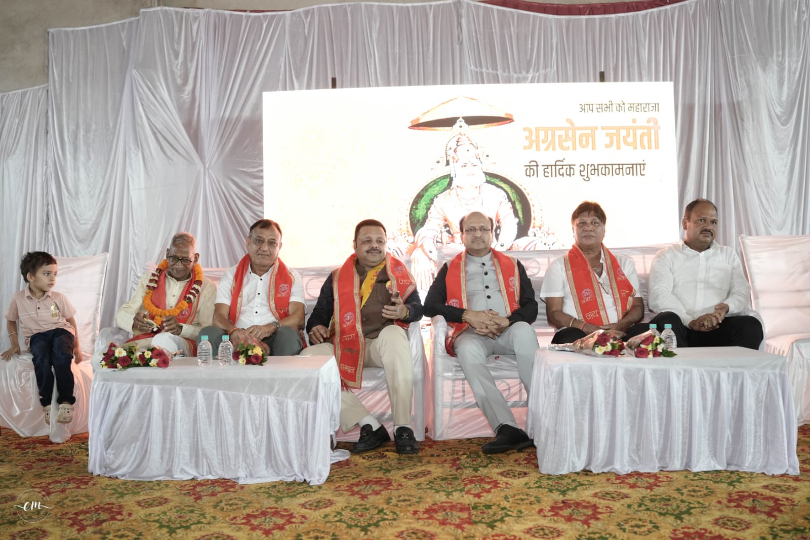 तिल्दा में भगवान अग्रसेन महाराज की निकली भव्य शोभायात्रा