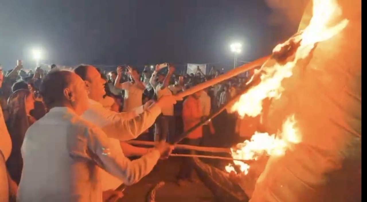 अग्रवाल सभा तिल्दा-नेवरा के दशहरा उत्सव में उमड़ा जनसैलाब