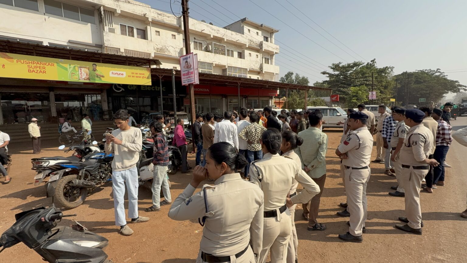 तिल्दा-नेवरा : मवेशियों की सड़क दुर्घटनाएँ रोकने प्रशासन सक्रिय — एक गोठान को बनाया जाएगा सुरक्षित पशु आश्रय