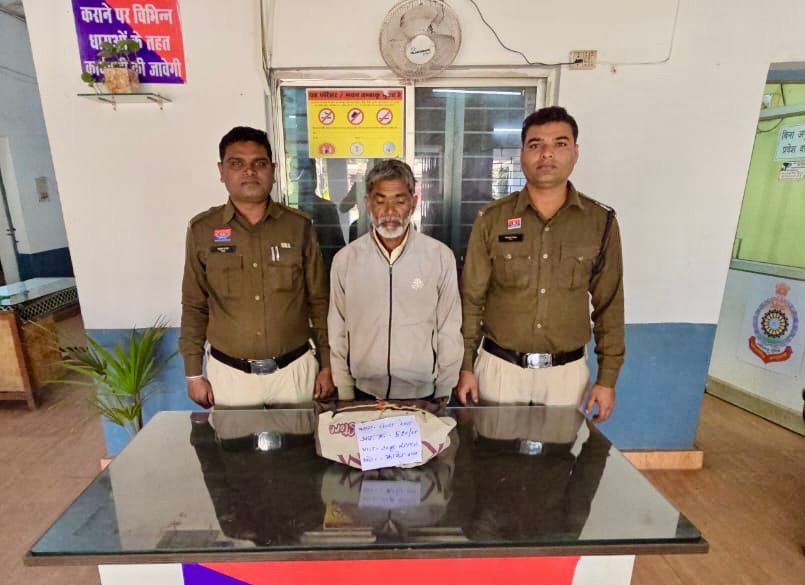 गुरुदेव न्यूज़ की खबर का असर — तिल्दा पुलिस की बड़ी कार्रवाईकोटा चैक पर 820 ग्राम गांजा के साथ आरोपी गिरफ्तार