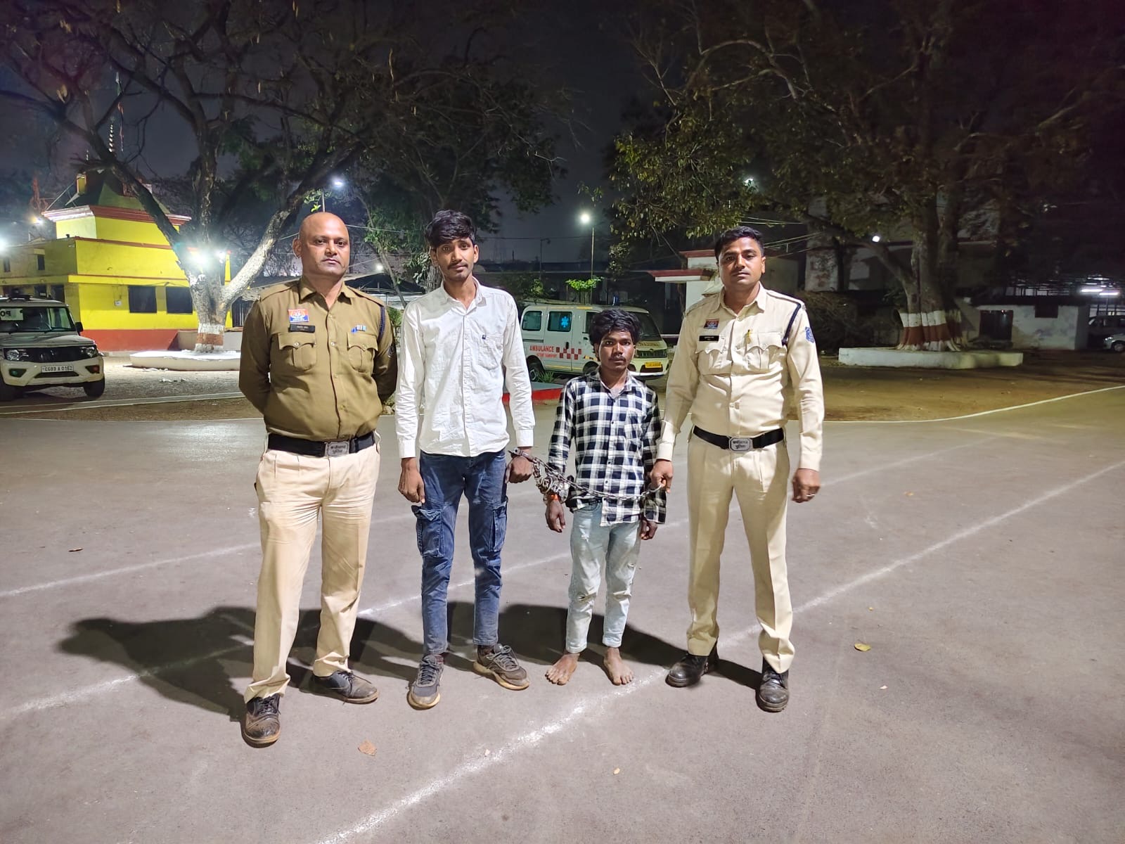 ग्राम तुलसी मड़ई मेले में परिशांति भंग कर उपद्रव करने वाले असामाजिक तत्व जेल में निरुद्धक्षेत्र में शांति व्यवस्था बनाए रखने तिल्दा नेवरा पुलिस की कड़ी कार्रवाई जारी