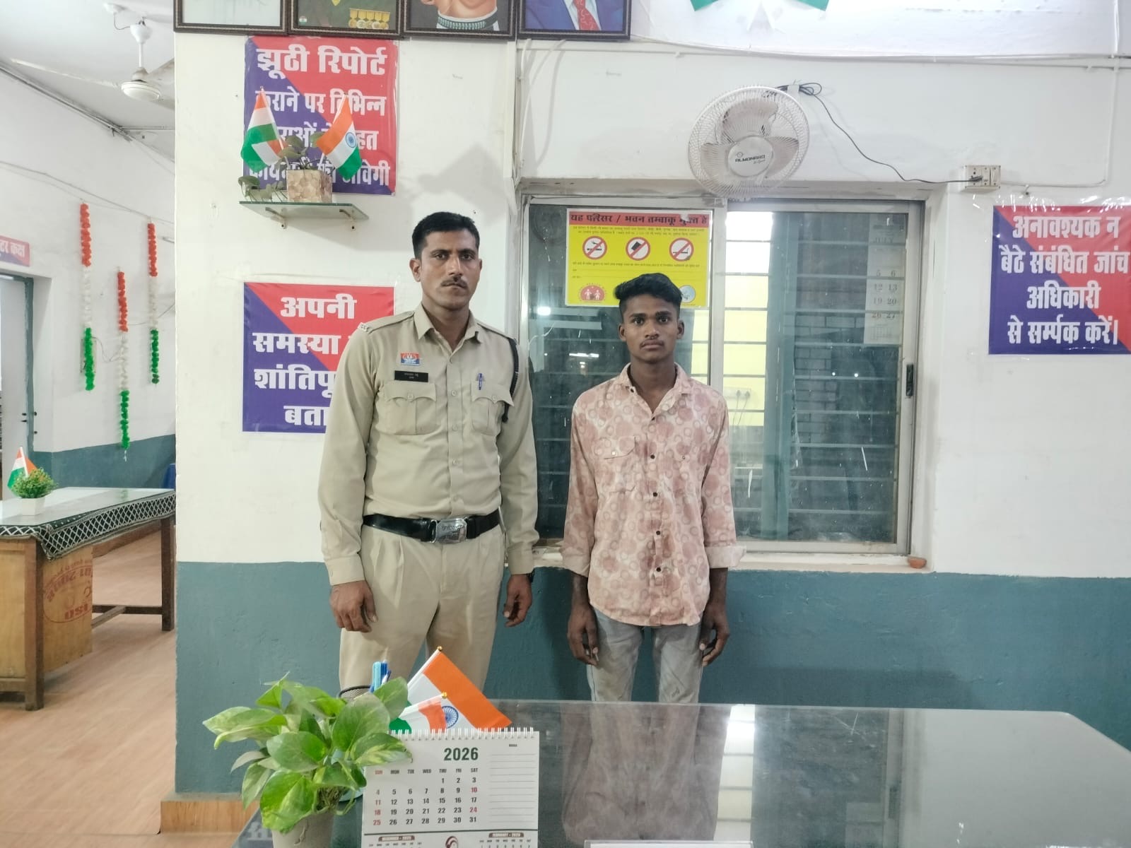 चार माह से फरार लुटेरा दुर्गेश यादव गिरफ्तार, नाबालिग साथी सहित तिल्दा पुलिस की बड़ी कार्रवाई”