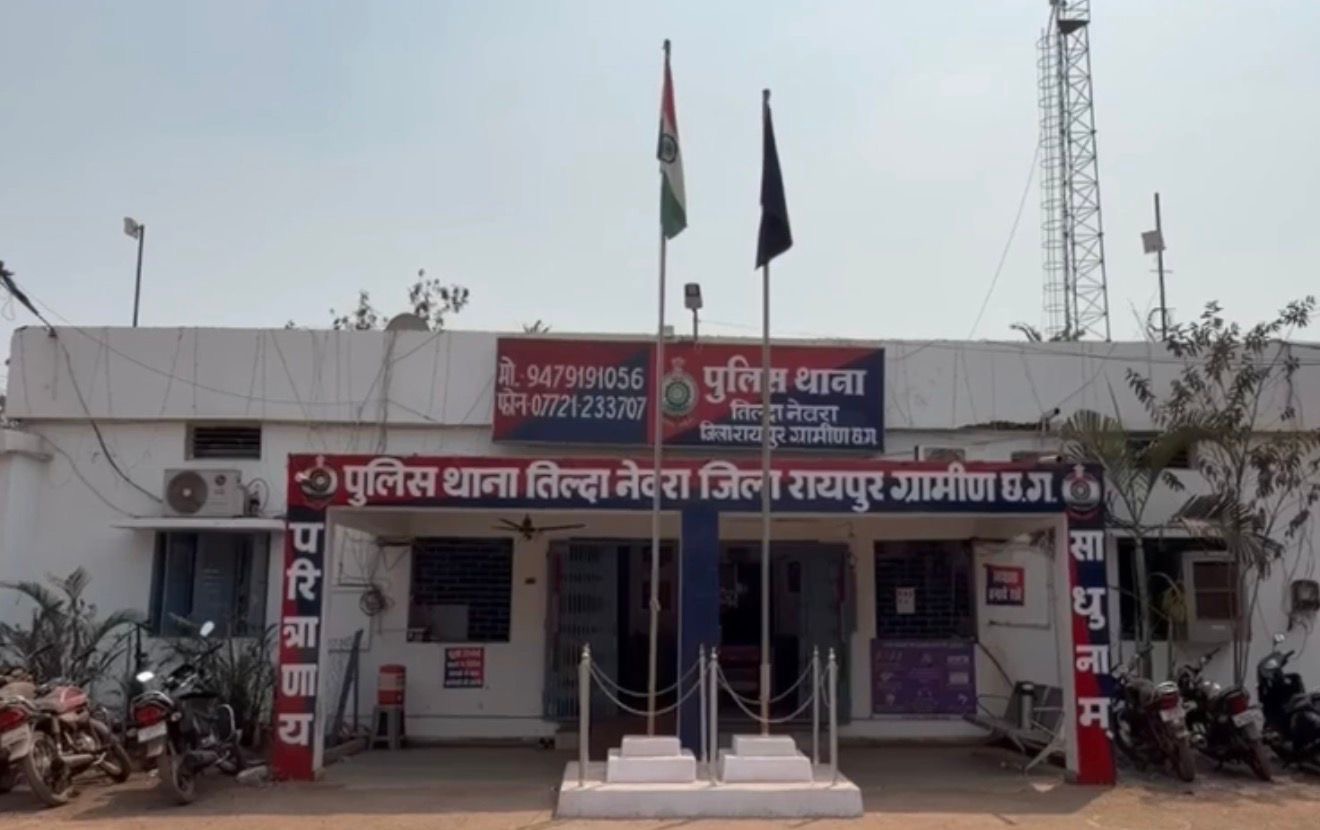 ब्रेकिंग न्यूज़ पेट्रोल-डीजल नहीं मिलने पर कोटा पेट्रोल पंप में विवाद, मैनेजर और महिला कर्मचारी से मारपीटपेट्रोल पंप कर्मचारियों में आक्रोश, यूनियन ने आरोपियों पर कड़ी कार्रवाई की उठाई मांग
