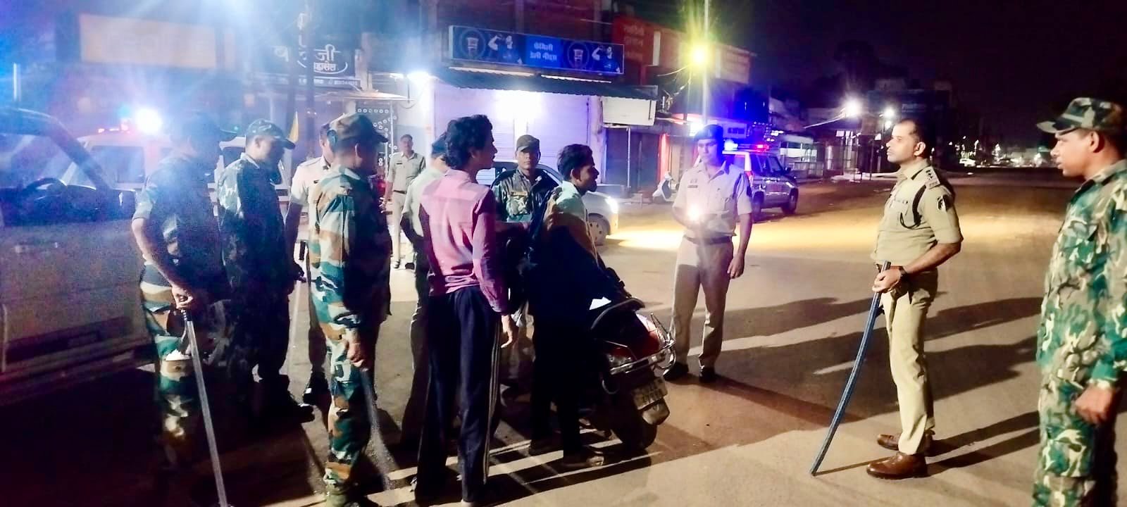 शुक्रवार देर रात तिल्दा-नेवरा पुलिस का सघन कॉम्बिंग ऑपरेशन, शहरभर में चला विशेष चेकिंग अभियान