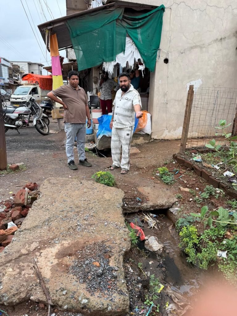 तिल्दा-नेवरा सिंधी कैंप में बारिश से जलभराव, घरों-दुकानों में घुसा गंदा पानी