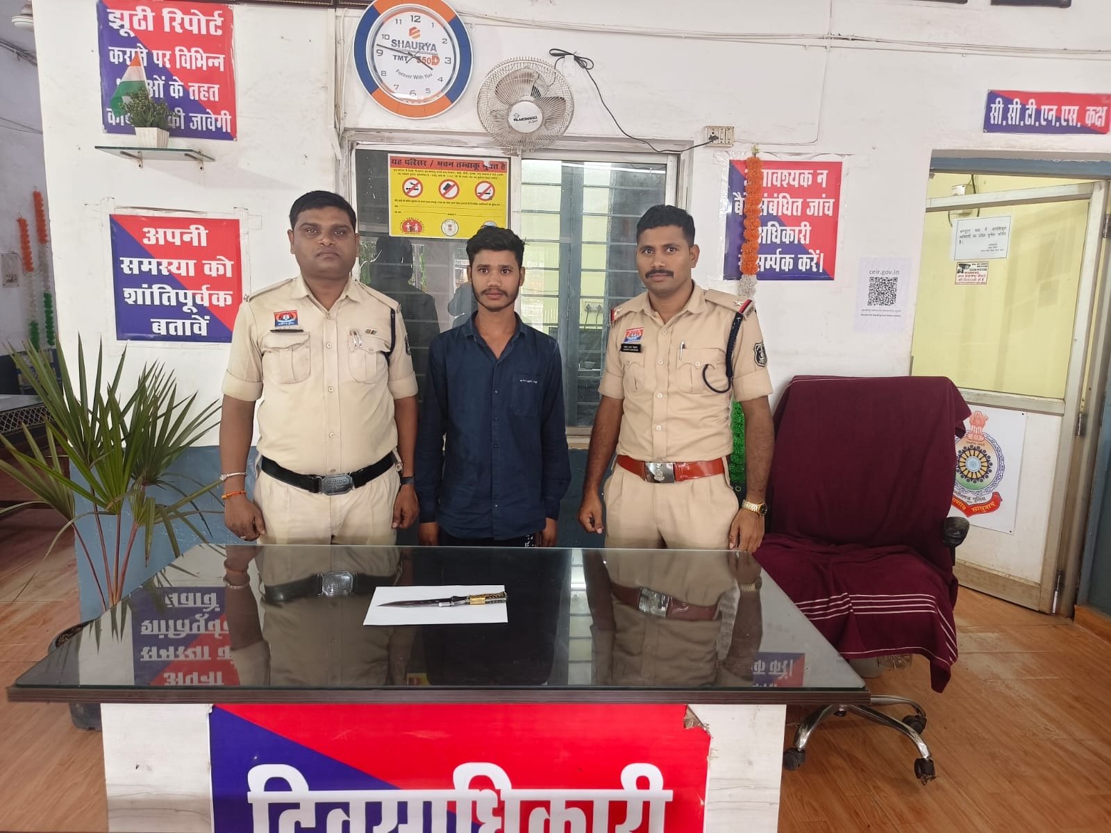 चाकू लहराकर फैला रहा था दहशत, तिल्दा-नेवरा पुलिस ने दबोचा
