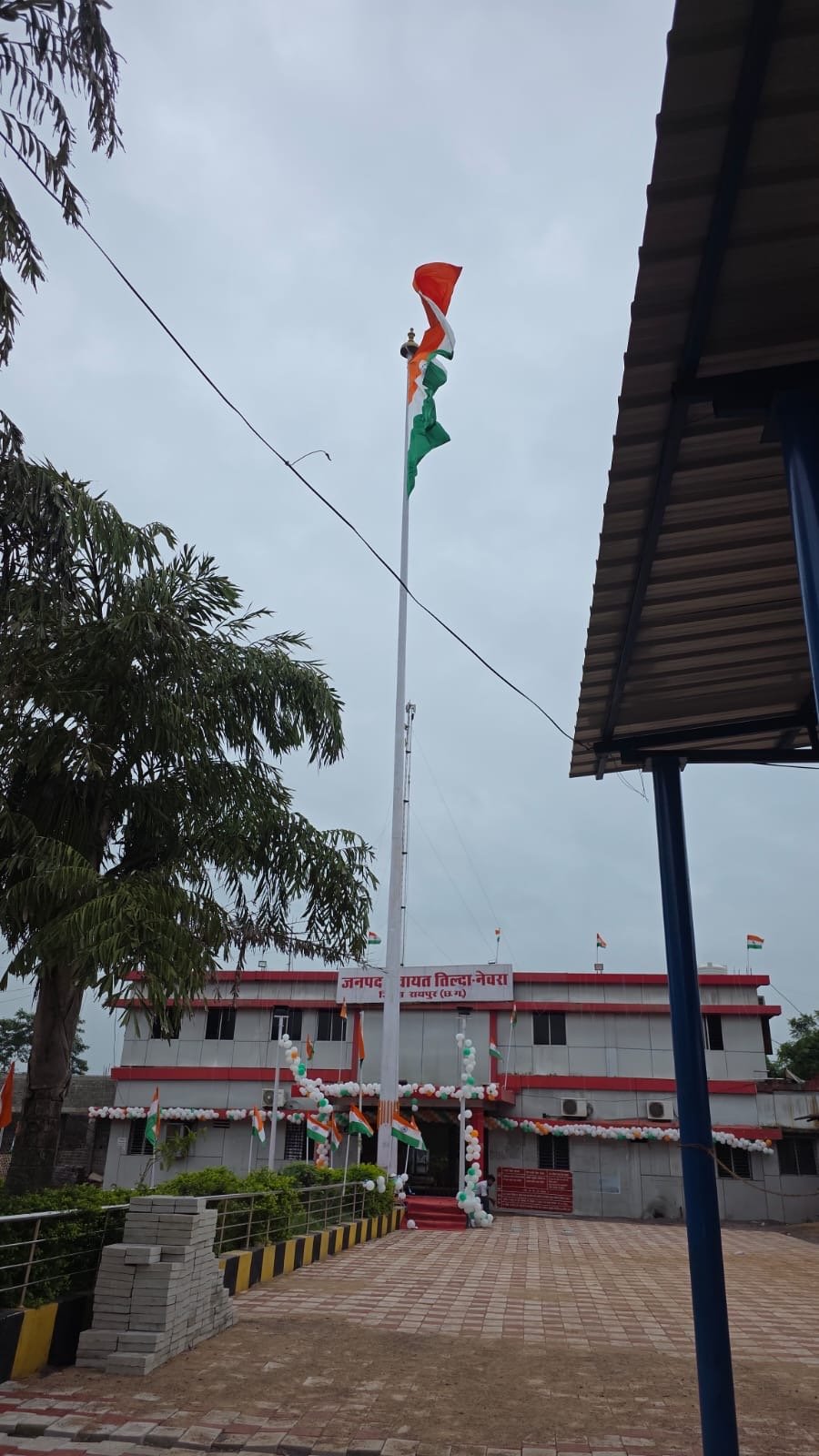 101 फीट ऊंचे तिरंगे से सजा तिल्दा-नेवरा, जनपद पंचायत में पहली बार दिखा देशभक्ति का भव्य स्वरूप