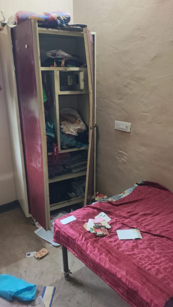 बिलाड़ी में घर की आलमारी का ताला तोड़कर चोरी, 23 हजार नगदी समेत लाखों के जेवर पार