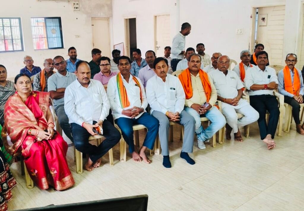 तिल्दा-नेवरा में भाजपा झुग्गी-झोपड़ी प्रकोष्ठ ने सुनी ‘मन की बात’