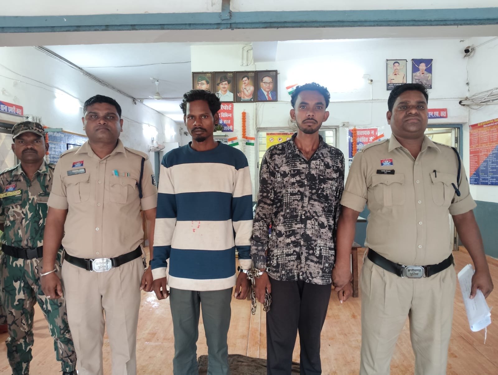 शराब के लिए जबरन पैसे मांगने और दुकानदार से मारपीट करने वाले दो आरोपी गिरफ्तार