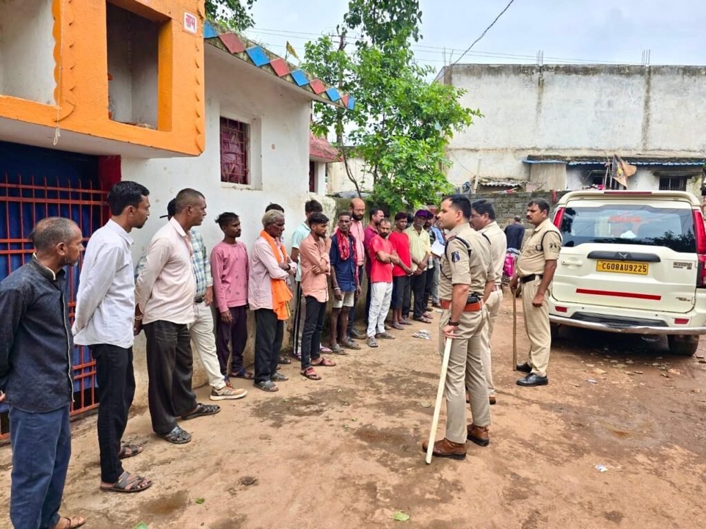 तिल्दा पुलिस ने संवेदनशील क्षेत्रों में चलाया सघन चेकिंग अभियान तिल्दा पुलिस ने संवेदनशील क्षेत्रों में चलाया सघन चेकिंग अभियान