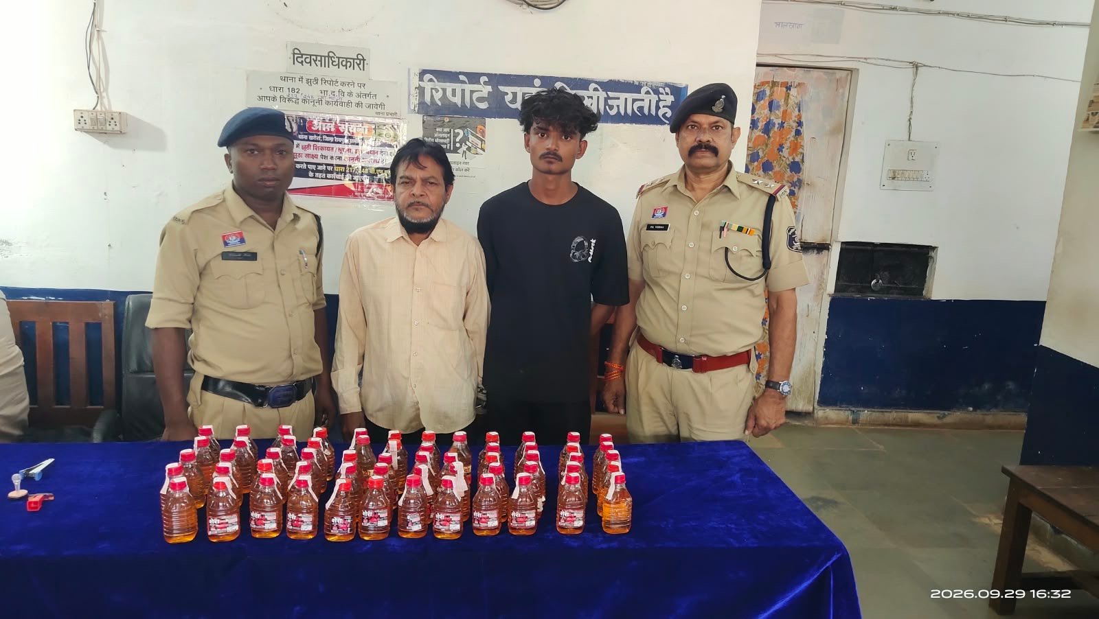 ऑपरेशन निश्चय के तहत खरोरा पुलिस की कार्रवाई, 60 पौवा अवैध शराब के साथ दो आरोपी गिरफ्तार