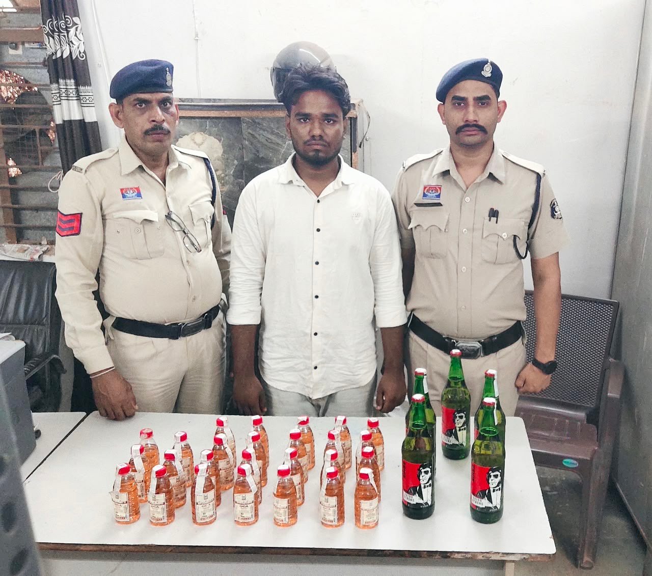 ऑपरेशन निश्चय के तहत खरोरा पुलिस की कार्रवाई, मस्का ढाबा संचालक गिरफ्तार