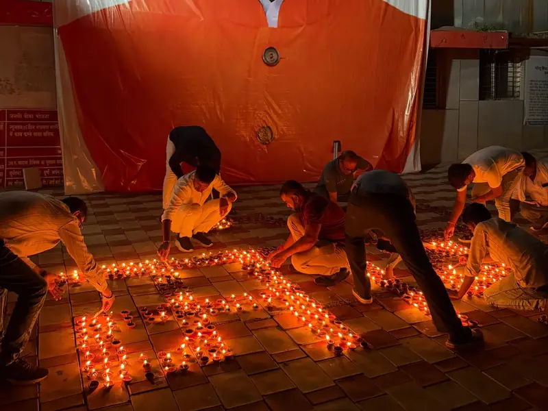1001 दीपों से जगमगाया तिल्दा जनपद परिसर, पीएम मोदी के जन्मदिवस पर सेवा और राष्ट्र निर्माण का लिया संकल्प