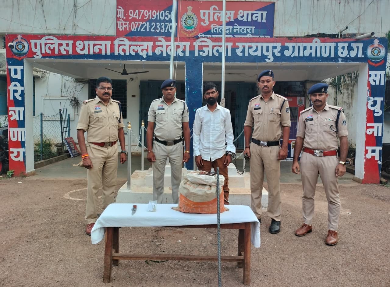 तिल्दा-नेवरा में दुकान का शटर तोड़कर तांबा चोरी करने वाला आरोपी गिरफ्तार