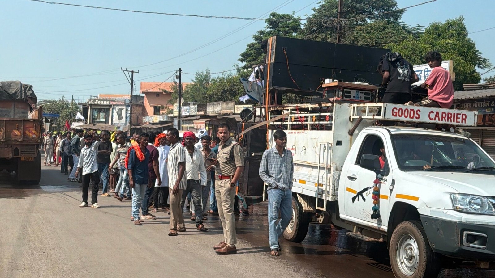 दशहरा पर जवारा विसर्जन के दौरान मुस्तैद रही तिल्दा-नेवरा पुलिस, थाना प्रभारी रमाकांत तिवारी ने संभाली कमान